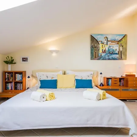 Apartment 3 Bed With Airconditioning, Sea And Poolview Near