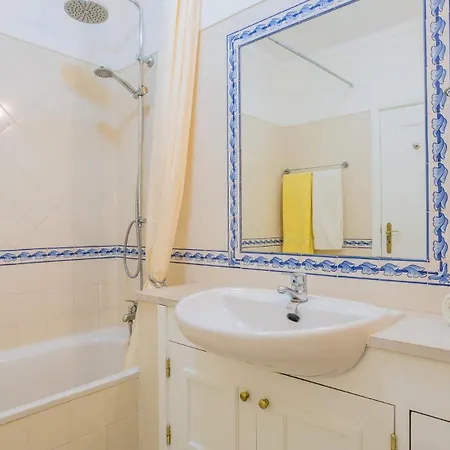 3 Bed With Airconditioning, Sea And Poolview Near Alvor