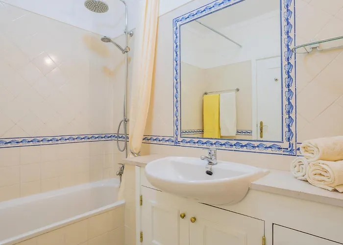 3 Bed With Airconditioning, Sea And Poolview Near Alvor